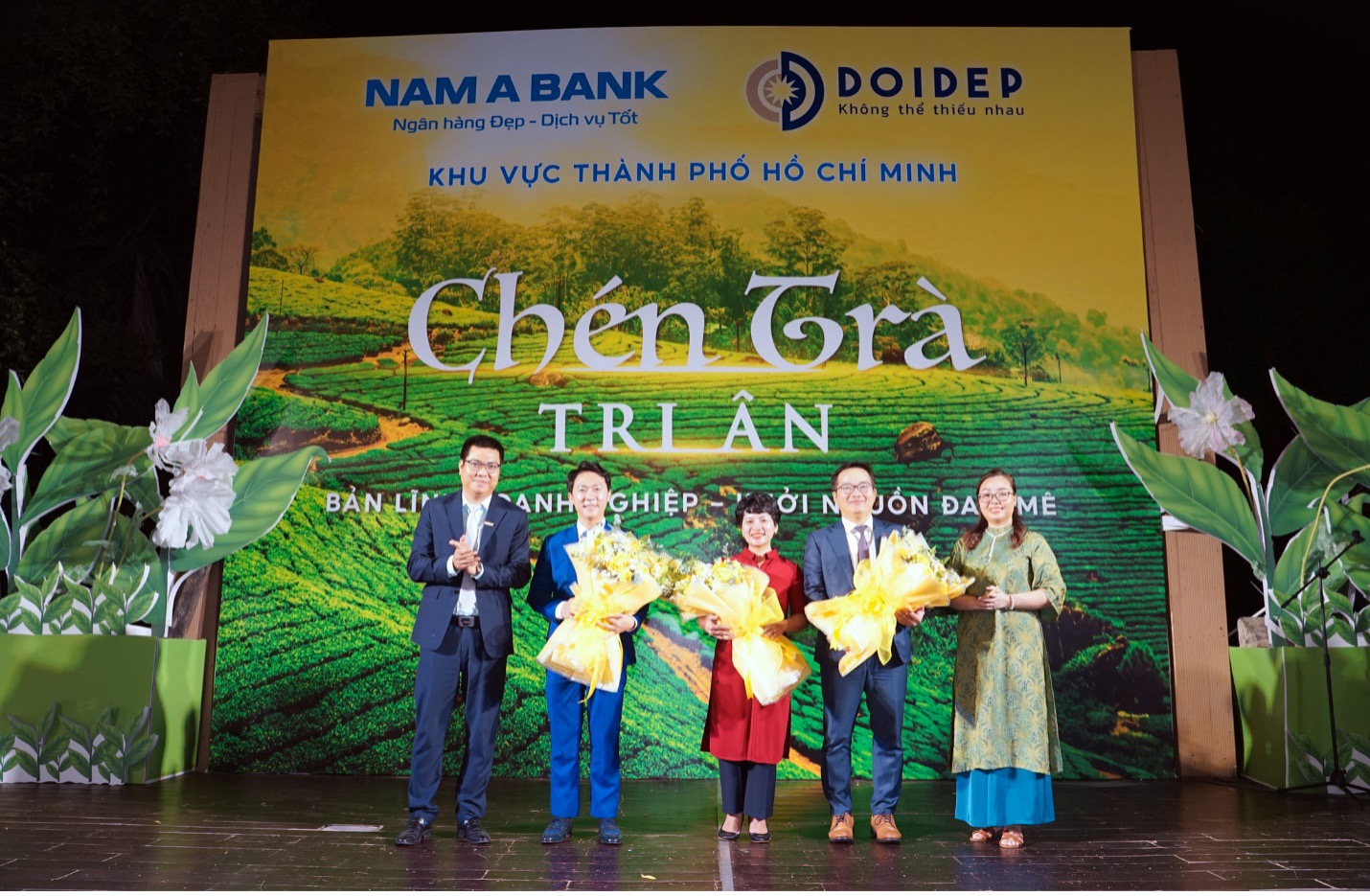 THƯƠNG HIỆU ĐÔI DÉP ĐỒNG HÀNH CÙNG SỰ KIỆN CHÉN TRÀ TRI ÂN: BẢN LĨNH DOANH NGHIỆP – KHỞI NGUỒN ĐAM MÊ